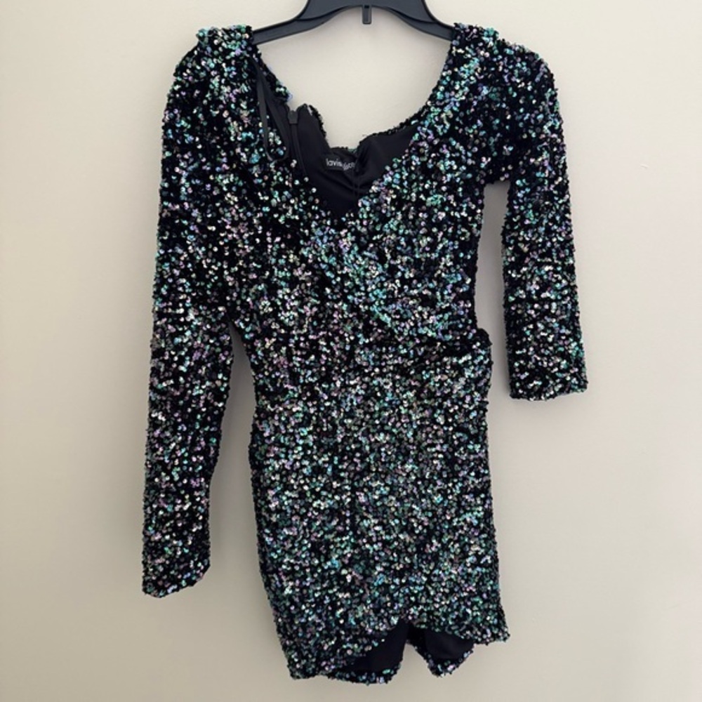 Revolve Revolve - Picture 3 of 14